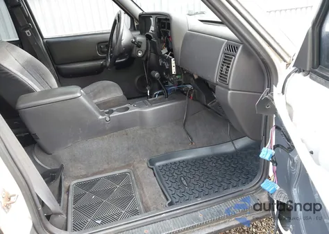 2001 Jeep Cherokee Sport z USA, uszkodzony, nr VIN 1J4FF48S11L610215